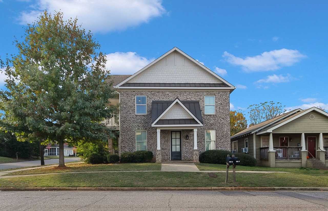 Spacious 3 Bedroom 3.5 Bath Available Fall 2026! Schedule your Tour and Apply today!