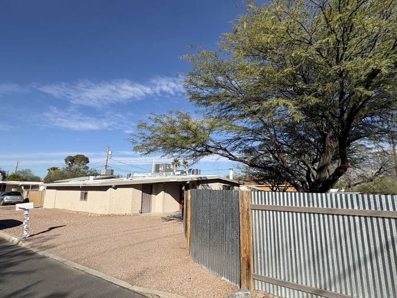 Great central location on cul-de-sac