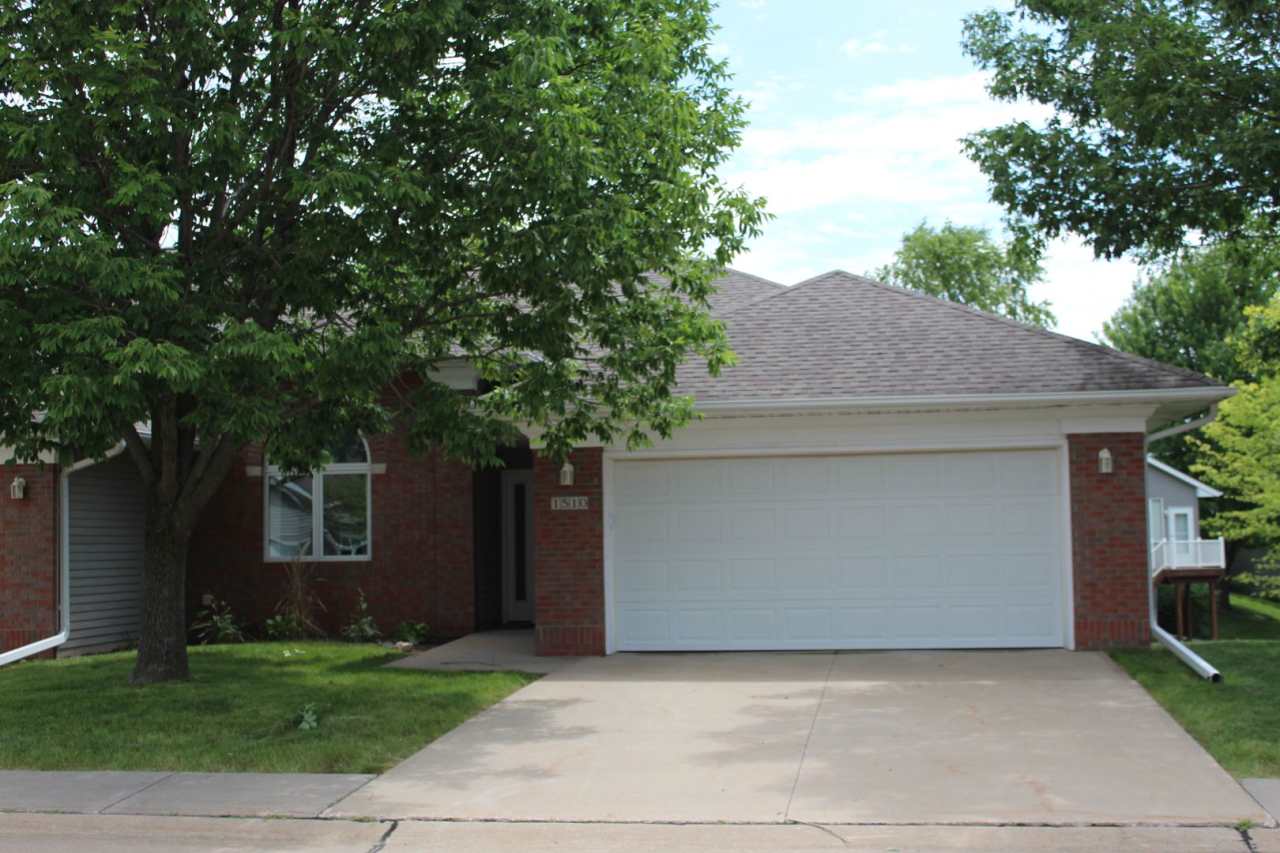 AVAILABLE JULY 2026!!! Incredible 3 bedroom, 2-1/2 bath duplex style condominium on Iowa City East Side