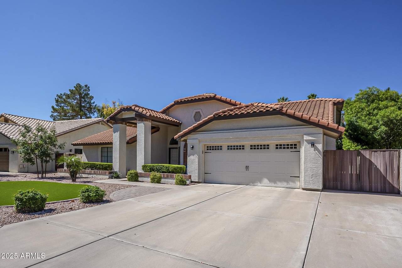 1967 E CALLE DE CABALLOS Road