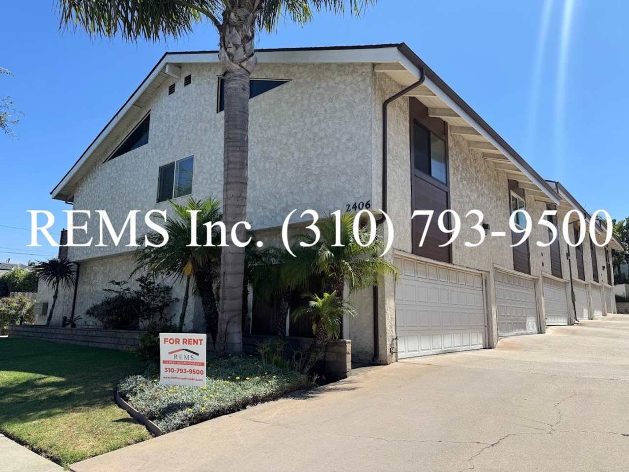 Refurbished Townhome with Laundry Hookups and Garage parking