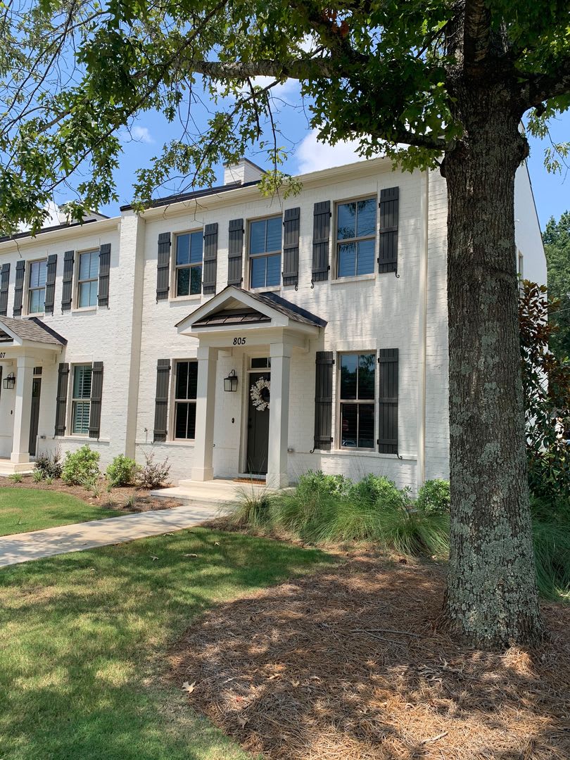 Like New Colonial Style Townhome close to Downtown Opelika