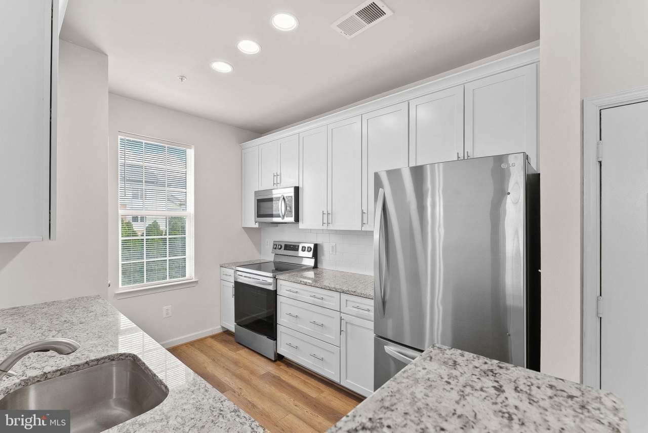 42470 PENNYROYAL Square unit: 204