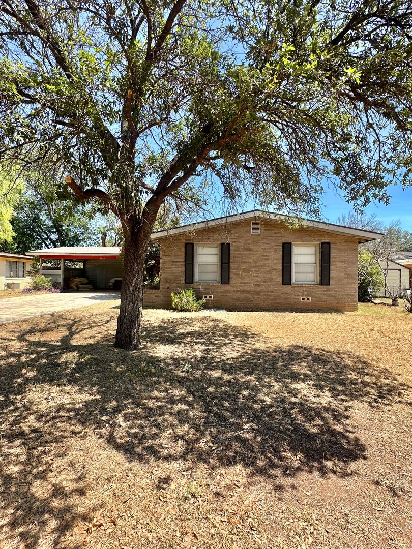 NOW AVAILABLE - 3 Bedroom Home in College Hills!!