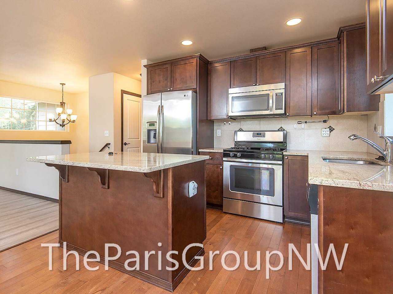 Super 2012 Shoreline Home – Upgrades, Wood Flrs, 3car Grg+++