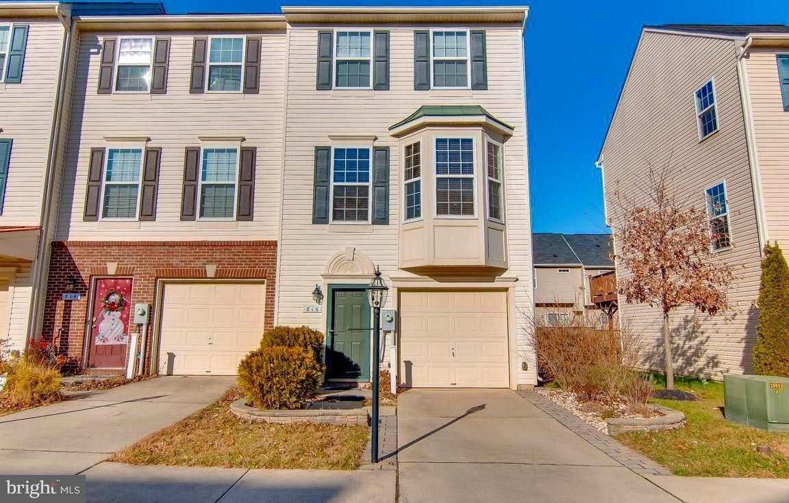 816 CROGGAN Crescent