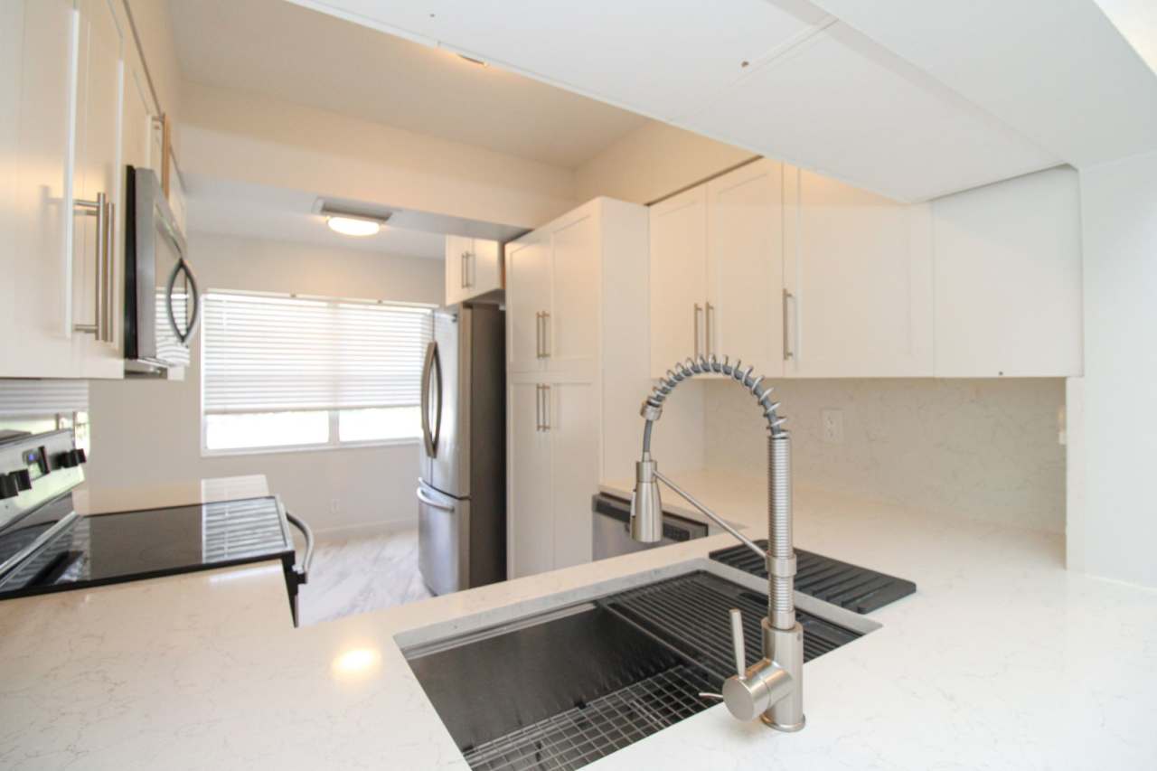 **2/2 REMODELED UNFURNISHED CONDO** 1ST FLOOR IN PIPER'S POINTE** READY FOR A LONG-TERM TENANT**