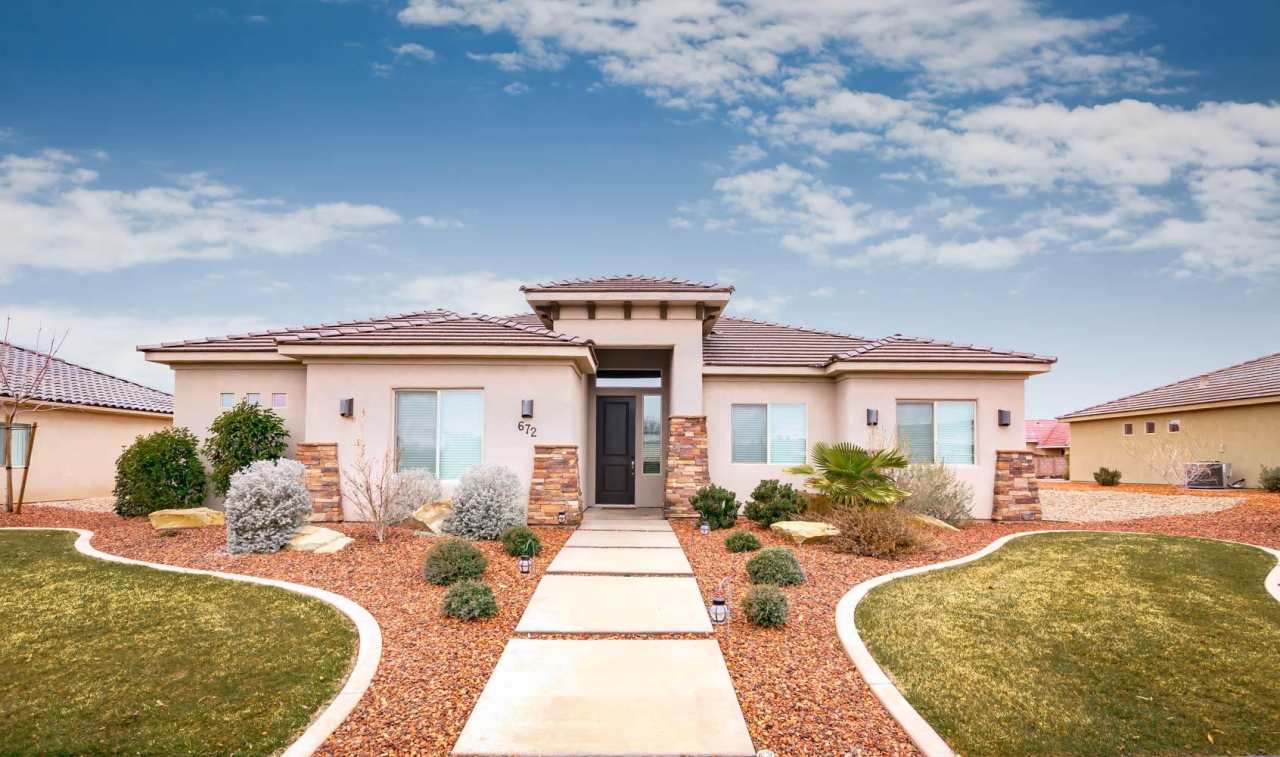 Red Mountain Jewel! WITH SOLAR PANELS!!