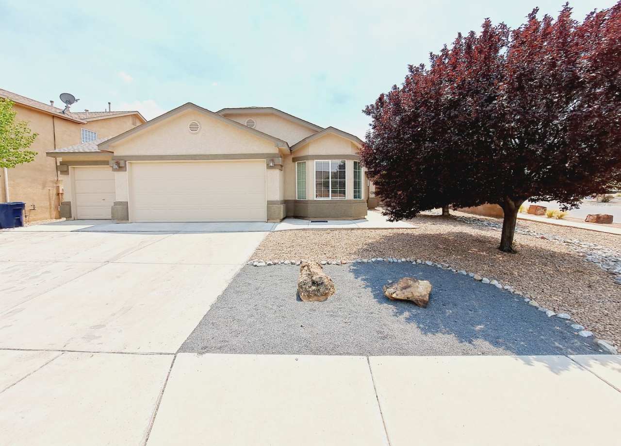 4 bed home available in Huning Ranch!