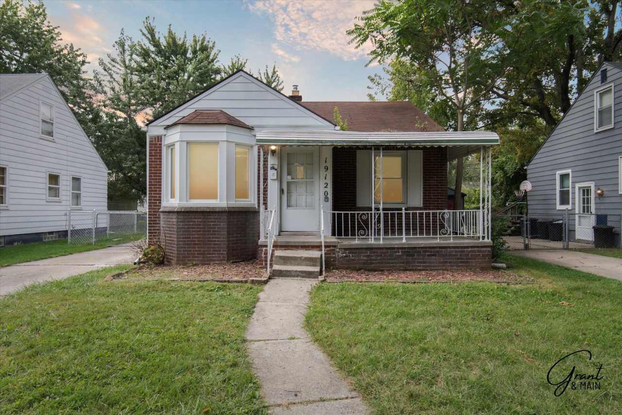 $1,150/month - 2 Bed 1 Bath in Harper Woods