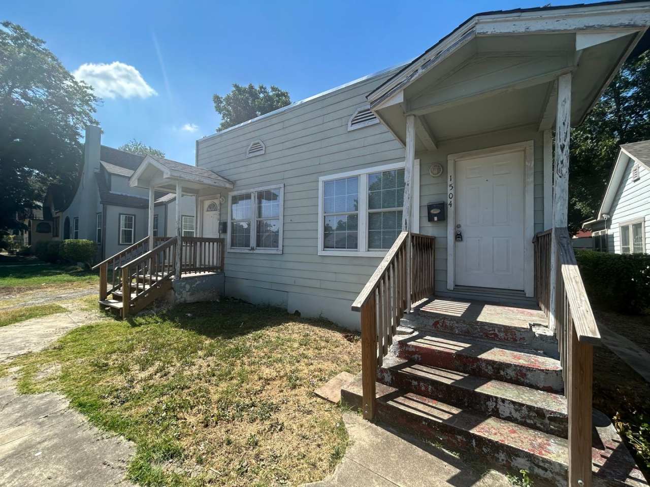 One Bedroom One Bathroom Duplex in Highland Park!