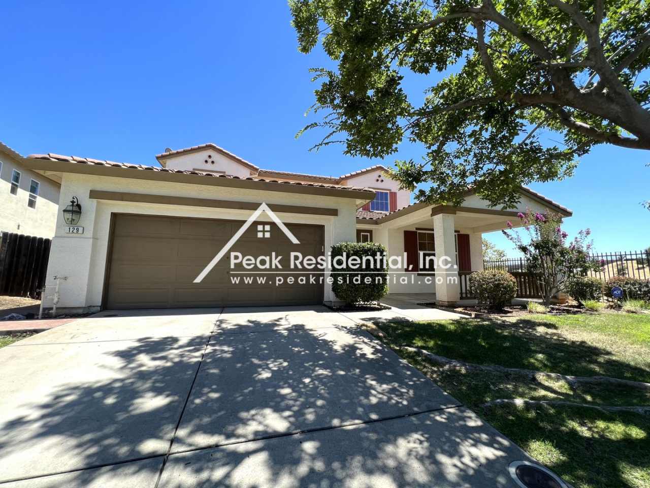Spacious Lincoln Crossing 4bd/2.5ba Home with 2 Car Garage