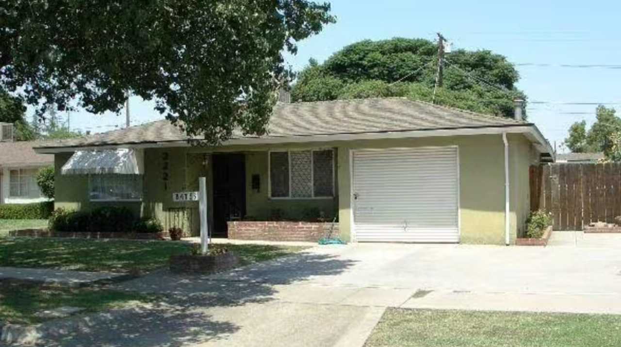 3 Bed · 2 Bath · Huge Yard · Great Central Location!