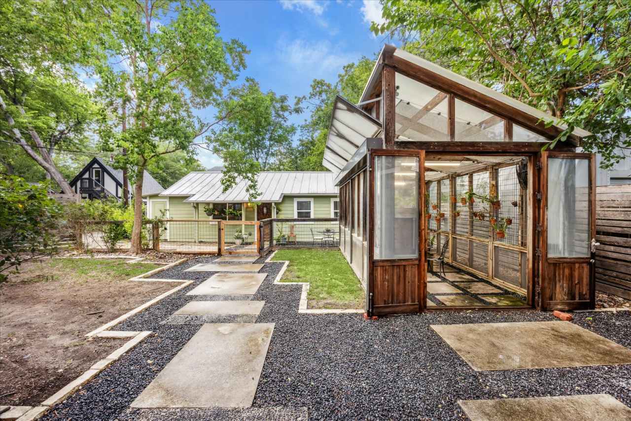 1106 Fairmount Avenue