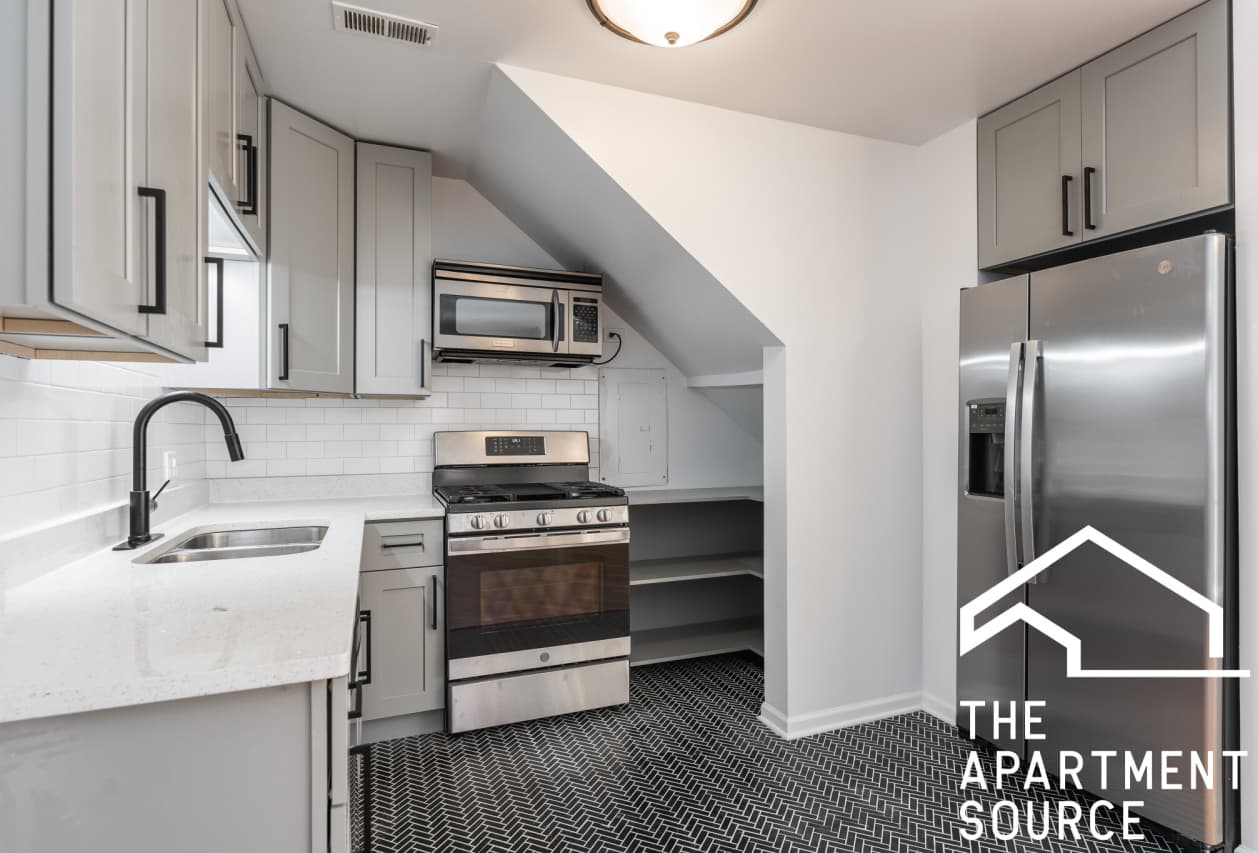 1875 N Sheffield Ave