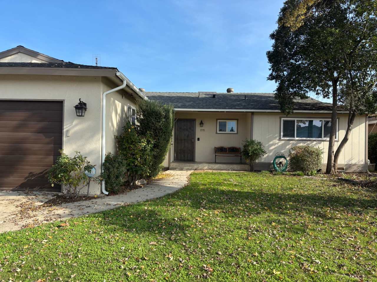 Nice 3 bedroom 2 bathroom Clovis home with modern updates, a nice floor plan and solar. Clovis community and Clovis schools. Solar is owned, potentially providing a huge benefit! *Move-In Special