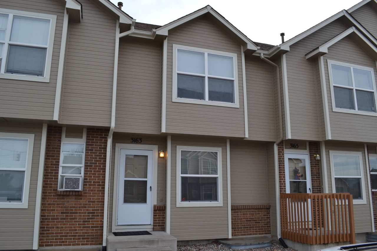 Charming 3 Bedroom Townhome w/ Basement