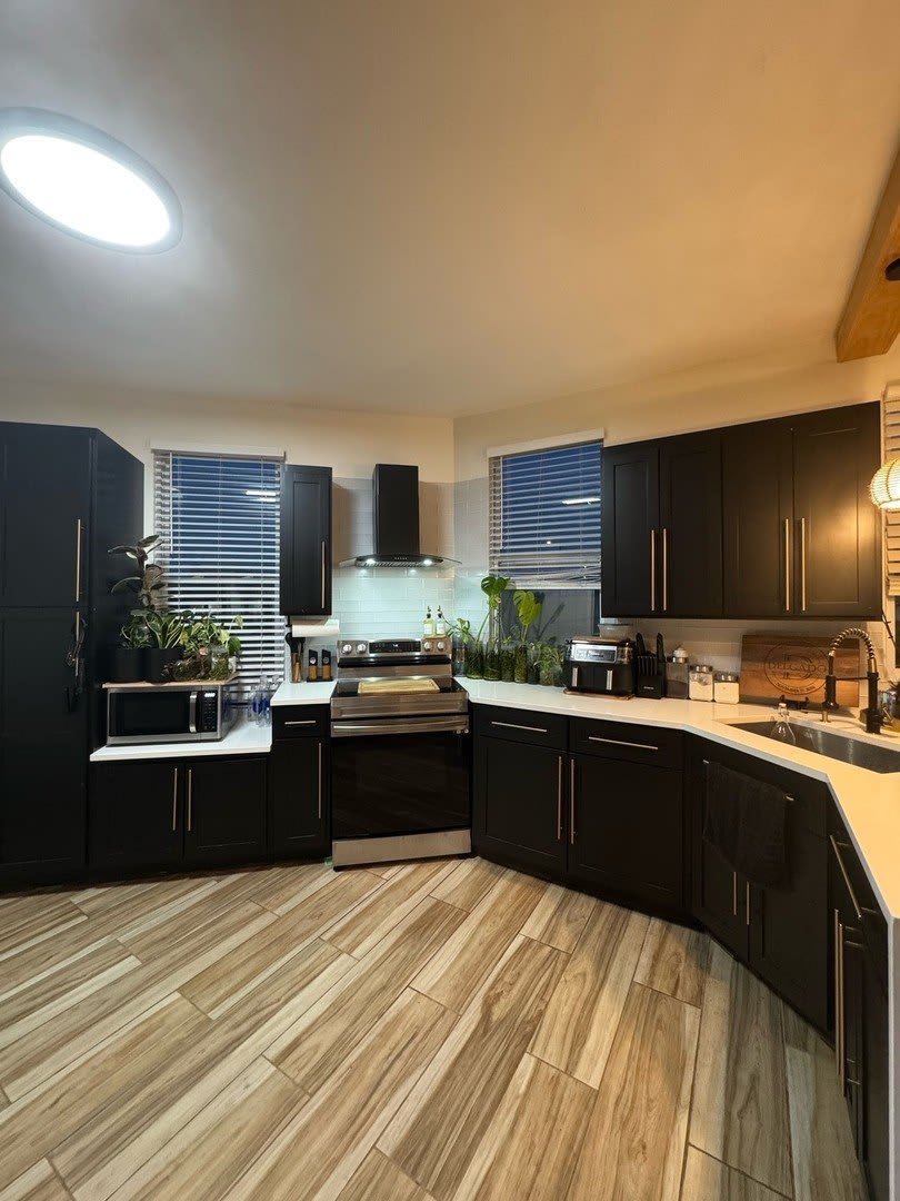 9121 S Mackinaw Avenue