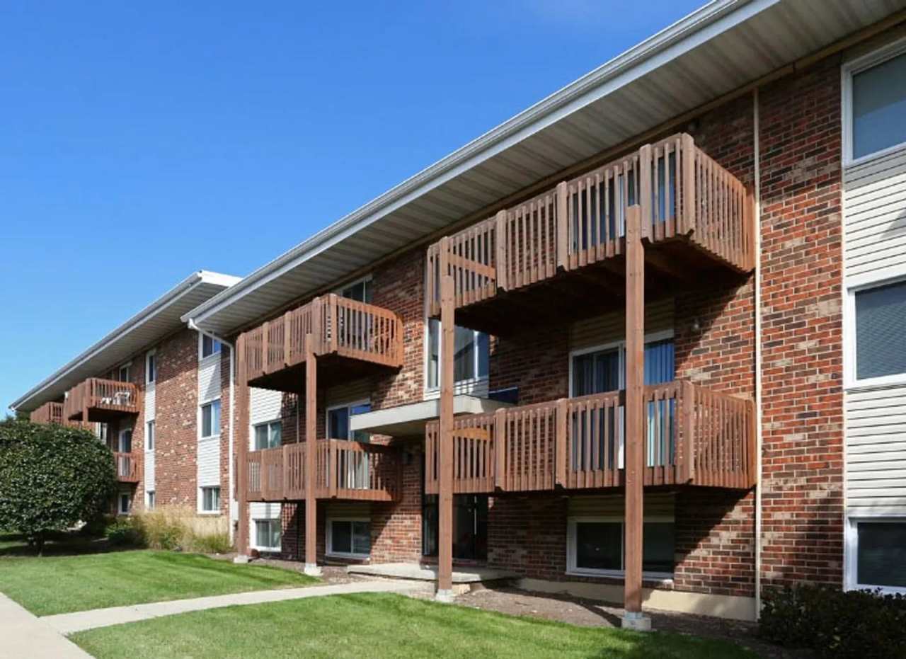 Lincolnshire West Apartments