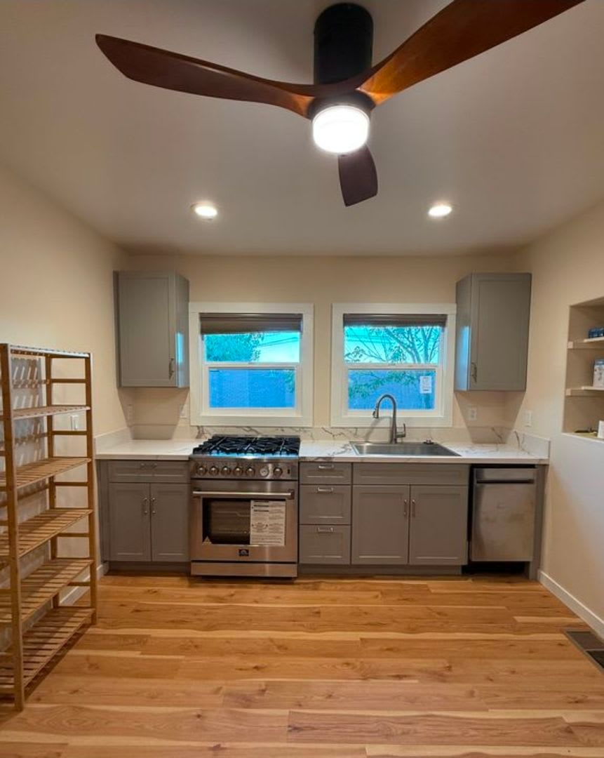 444 Oak Street Duplex, Unit B (P)