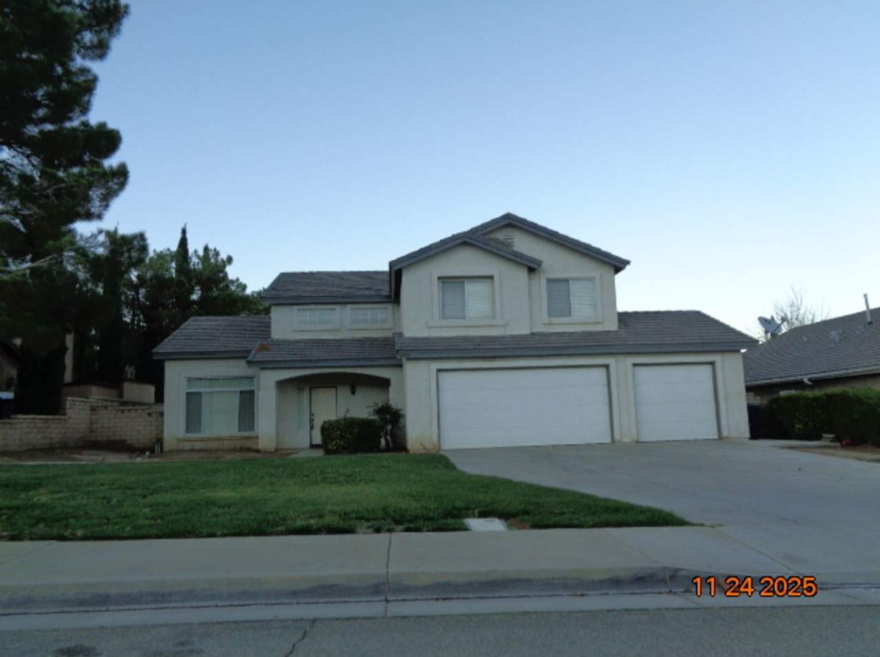 Gorgeous 2 Story Home Built in 1996 with 2476 sq. ft.