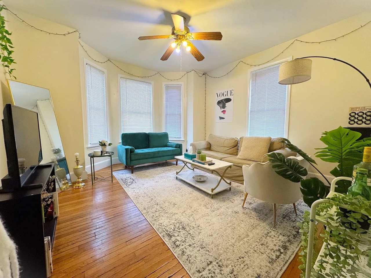 Charming 2 Bed / 1 Bath | Brookline | Parking Available | 9/1
