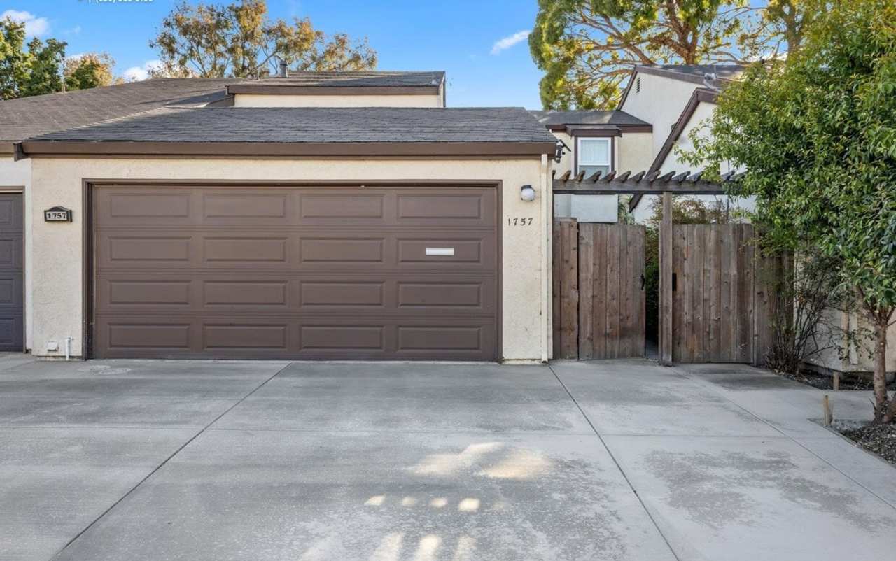 Beautiful 3 bedroom, 2.5 Bath Home.