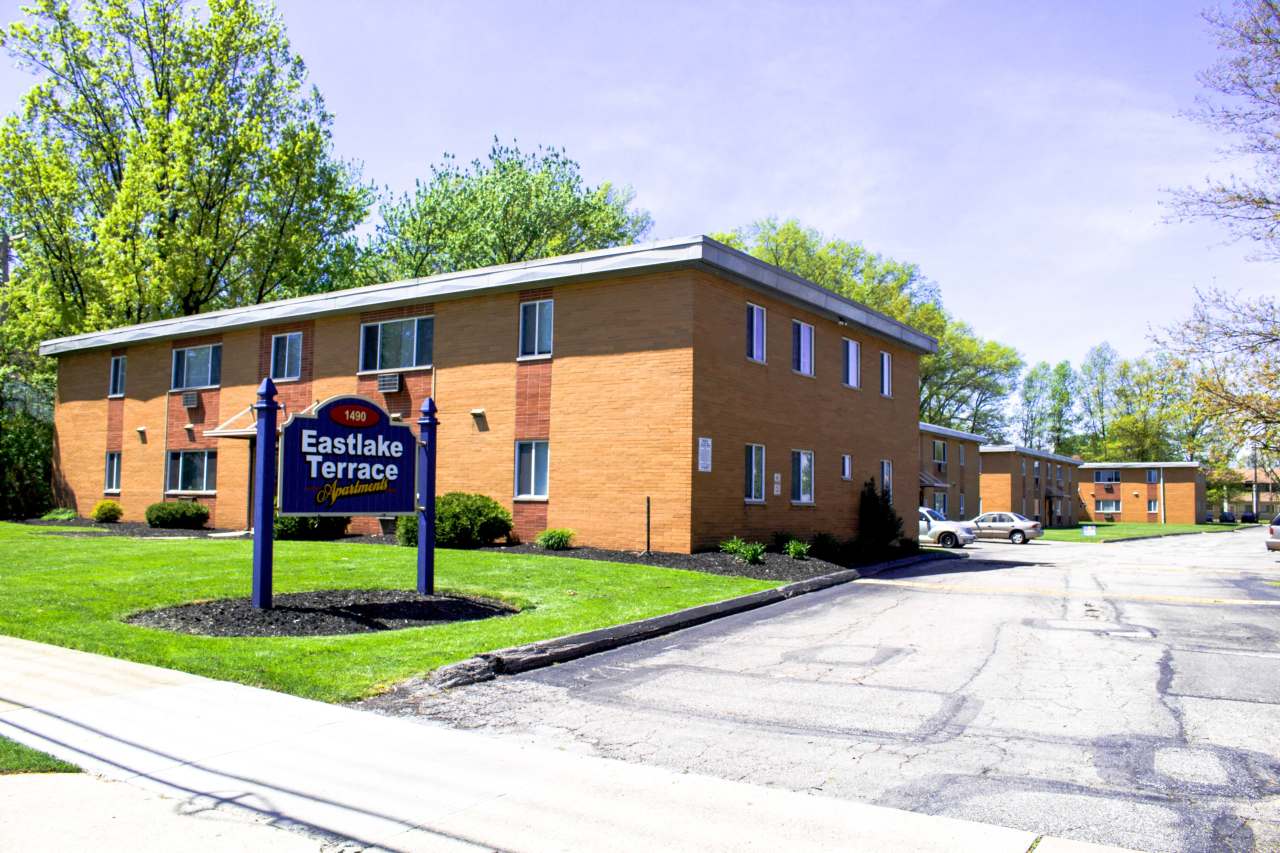 Maple Eastlake Apartments