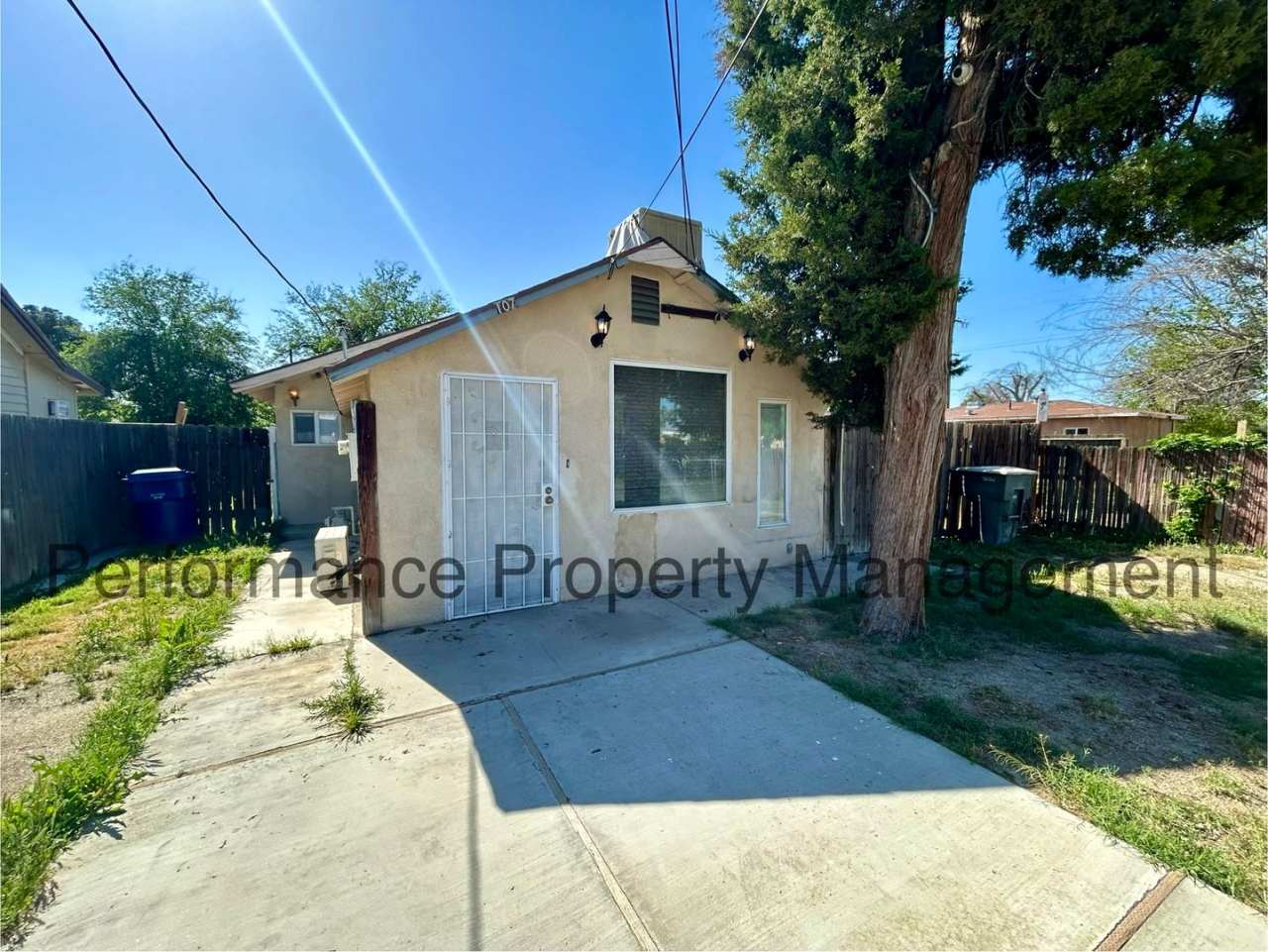 Cute 1 Bed/1 Bath Home in N Bakersfield
