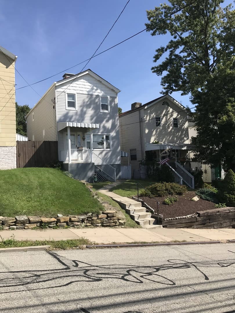 Mt Washington, 2 Bed 1.5 Bath House with Parking, A/C, Patio and More!