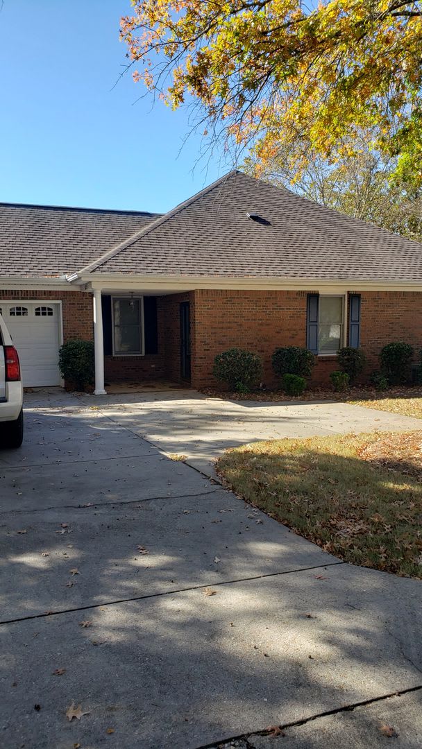 3 Bedroom 2 Bathroom house in Ogletree Area!