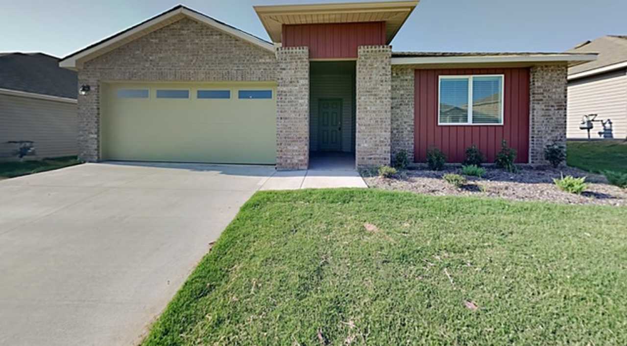 Spacious 4 Bedroom 2 Bathroom Home in Yukon Schools