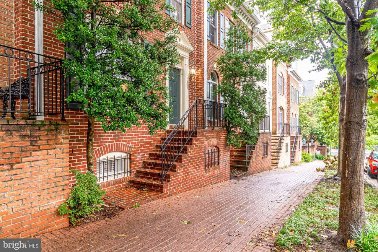 1323 N BARTON Street