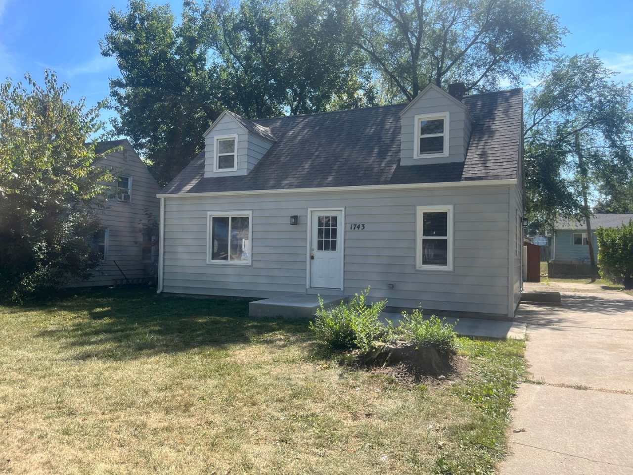 1743 Trinity Blvd - Spacious Three Bedroom, two and a half Bathrooms!