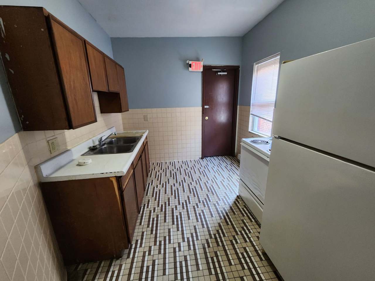 College 3 Bedroom Apartment with Office for Rent near Gannon