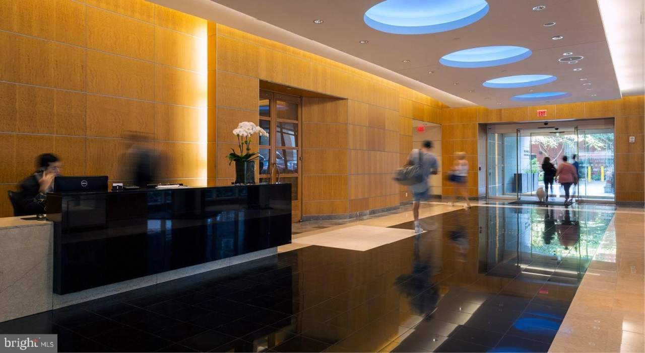 205 W WASHINGTON Square unit: 2203