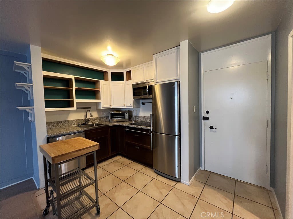 320 S Gramercy Place