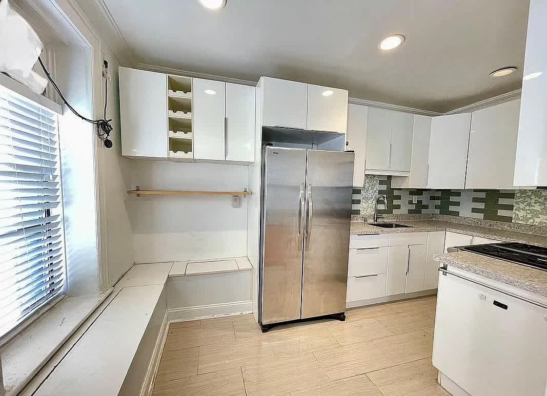 3620 168th St Apt 1E