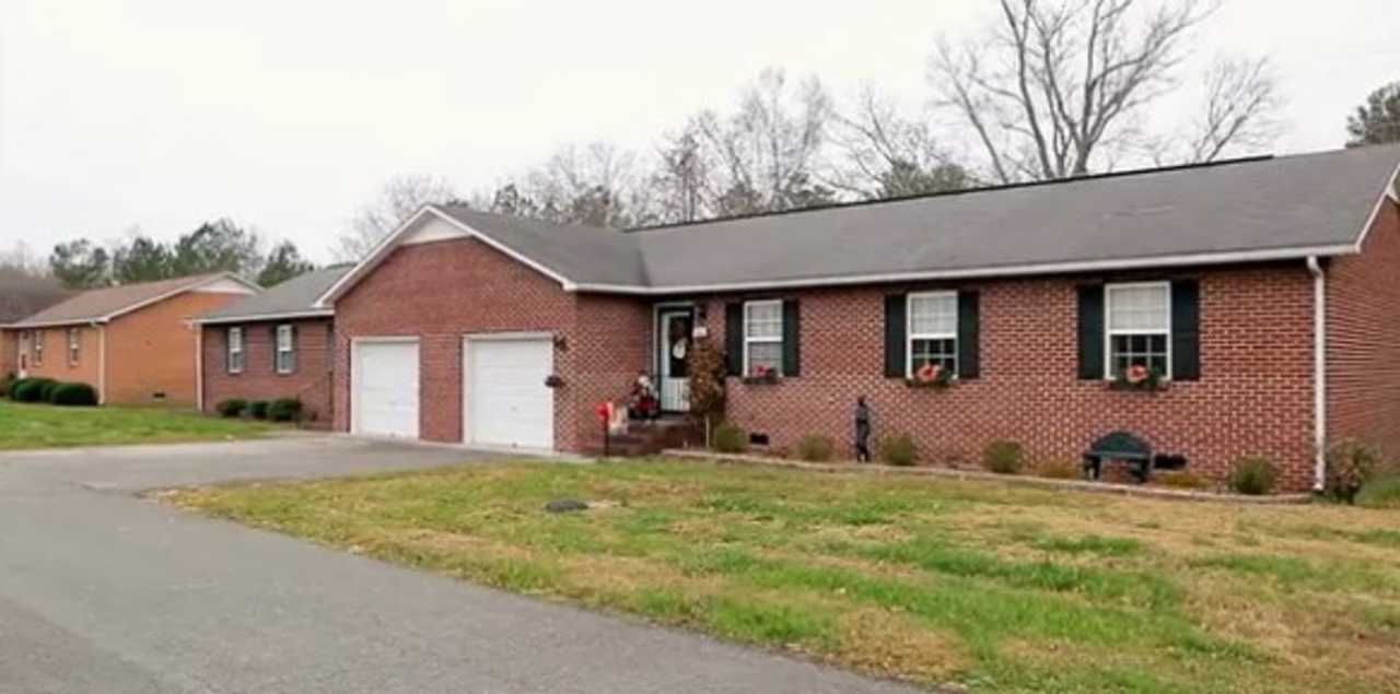 Spacious ranch style 3 bedroom, 2 bath with garage apartment located in Manchester!