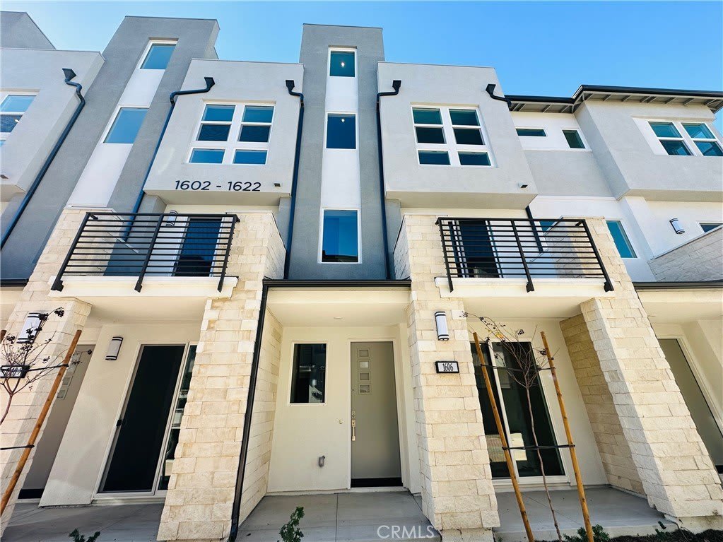 1606 W Bushell Street