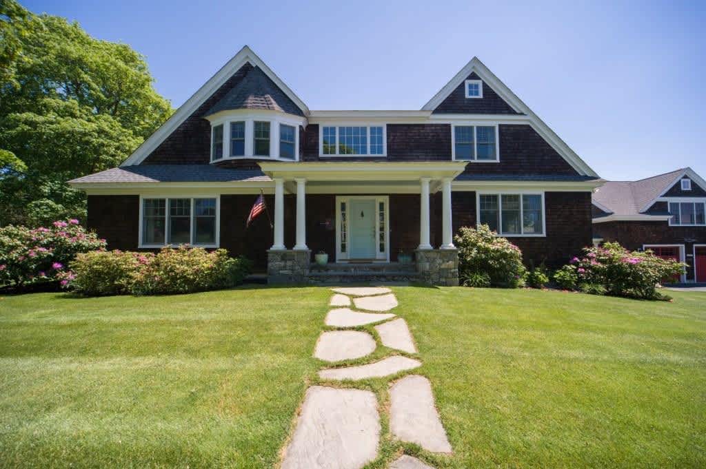 190 Coggeshall Avenue