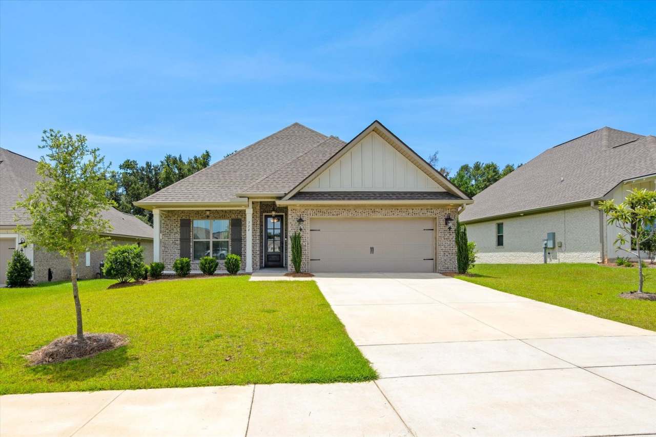 WEST FAIRHOPE IN OLD BATTLES VILLAGE