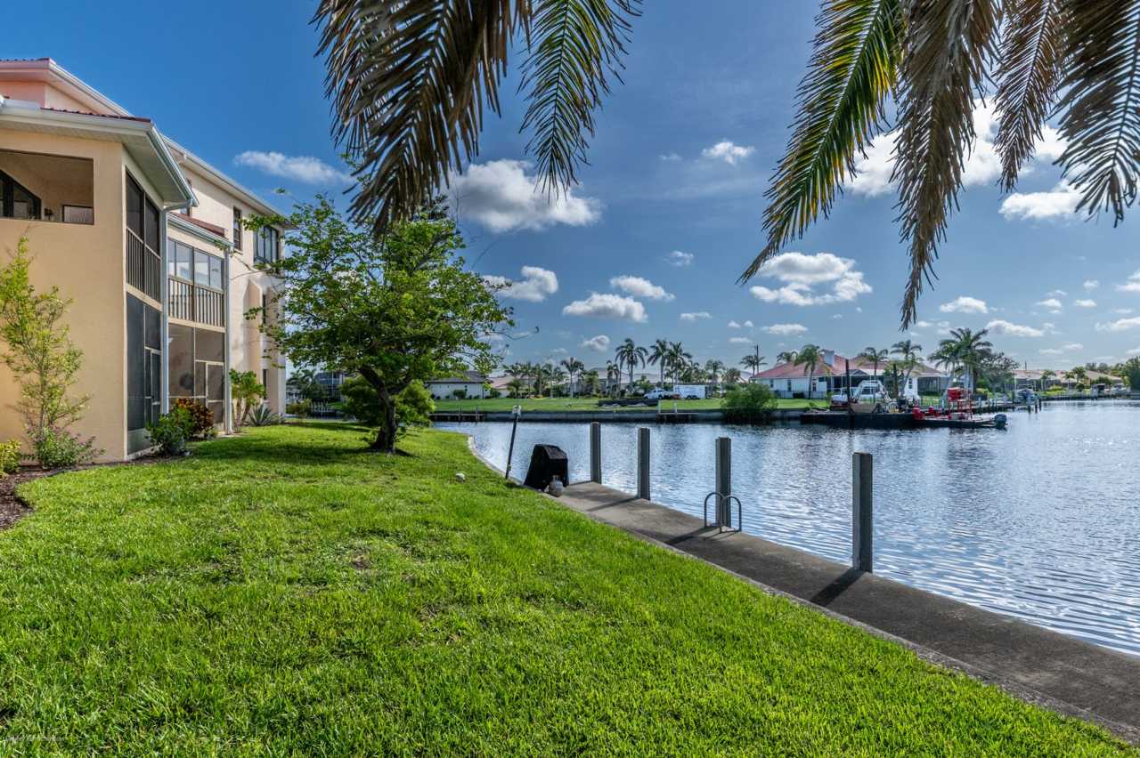 DRASTIC PRICE DROP!! WATERFRONT- 2-BEDROOMS, 2-BATH- PUNTA GORDA ISLES