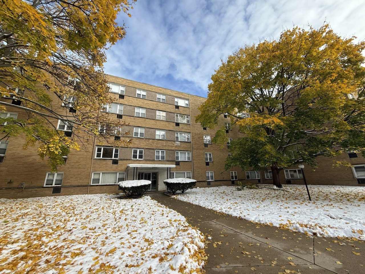 2025 W Granville Avenue