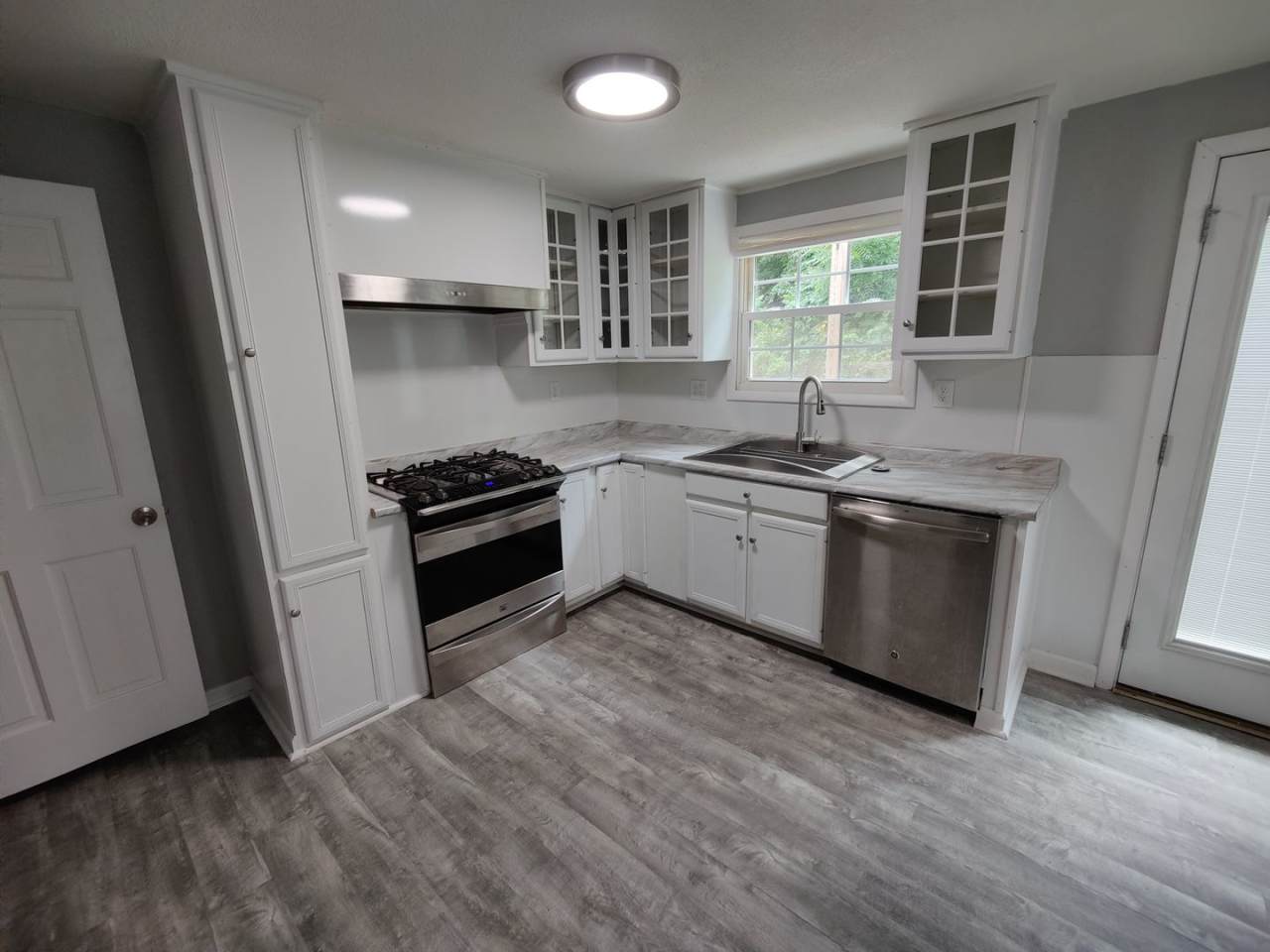 Allison Park - 2 BR Duplex, Fully Renovated, Garage/Driveway, Huge Yard!