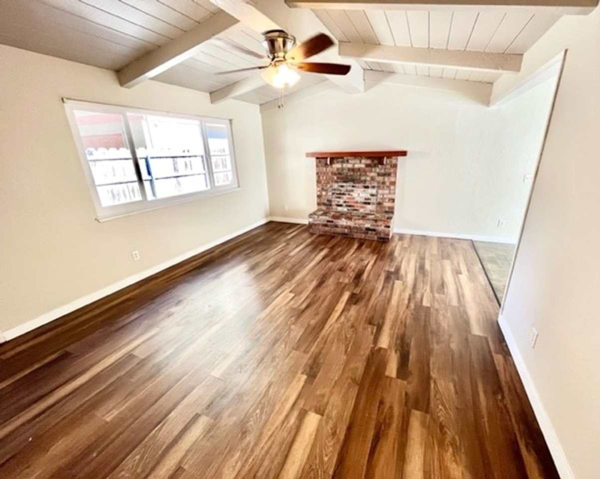 **Pre-Leasing for Summer 2026** Nice home with private front yard