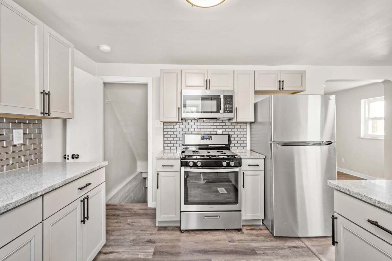 Stunning 2 bedroom home in Mt. Washington available May 1!