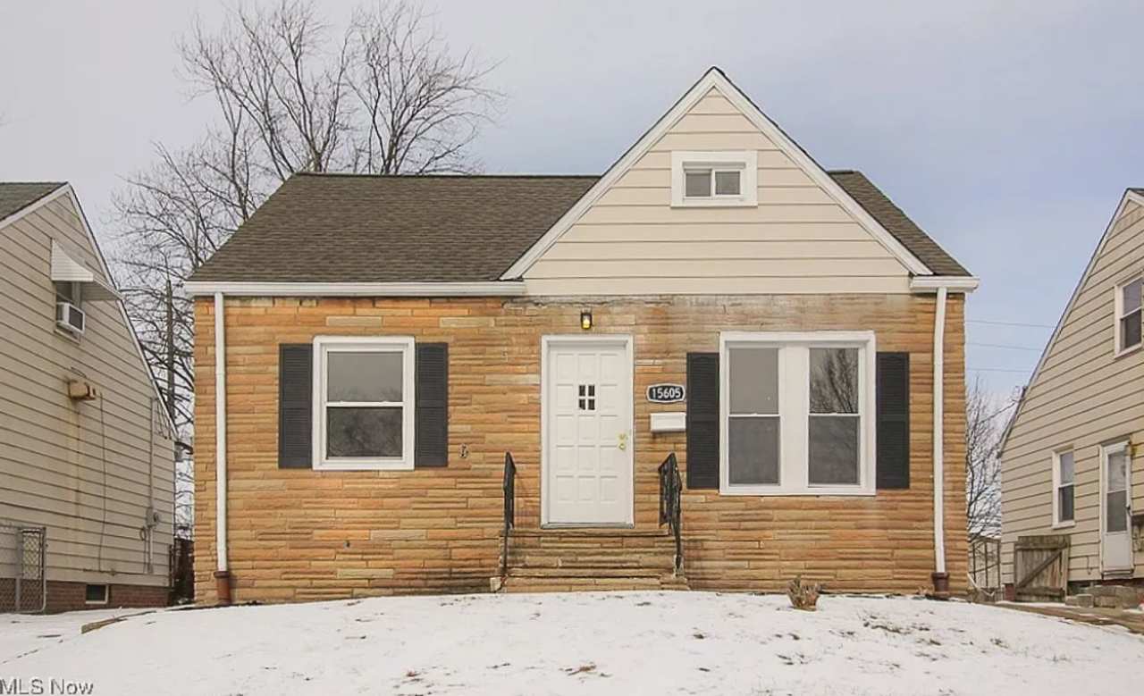 Classic Cape Cod Charm with Endless Potential