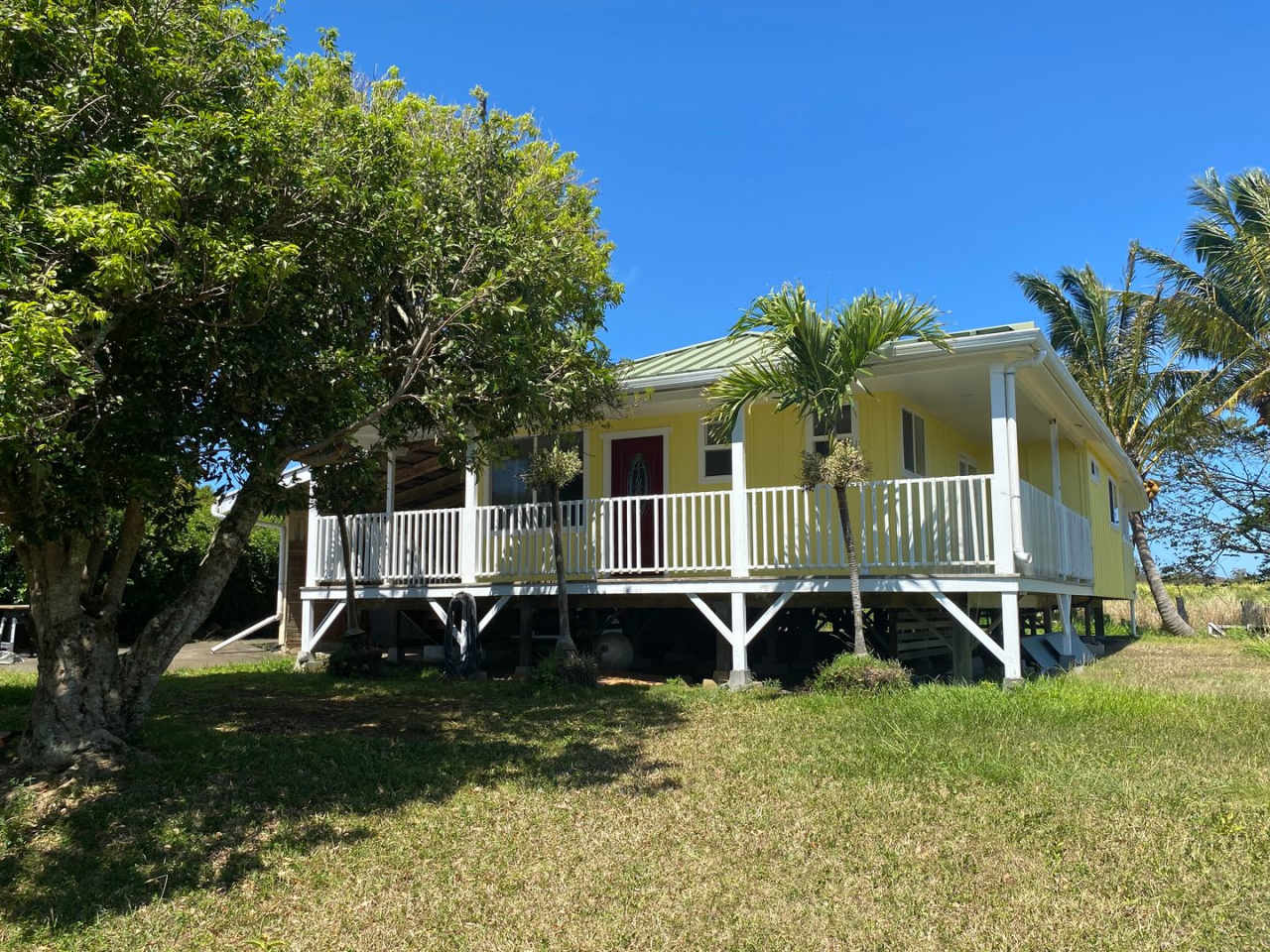 Large 3 Bed, 2 bath plus bonus room with wrap around lanai for rent