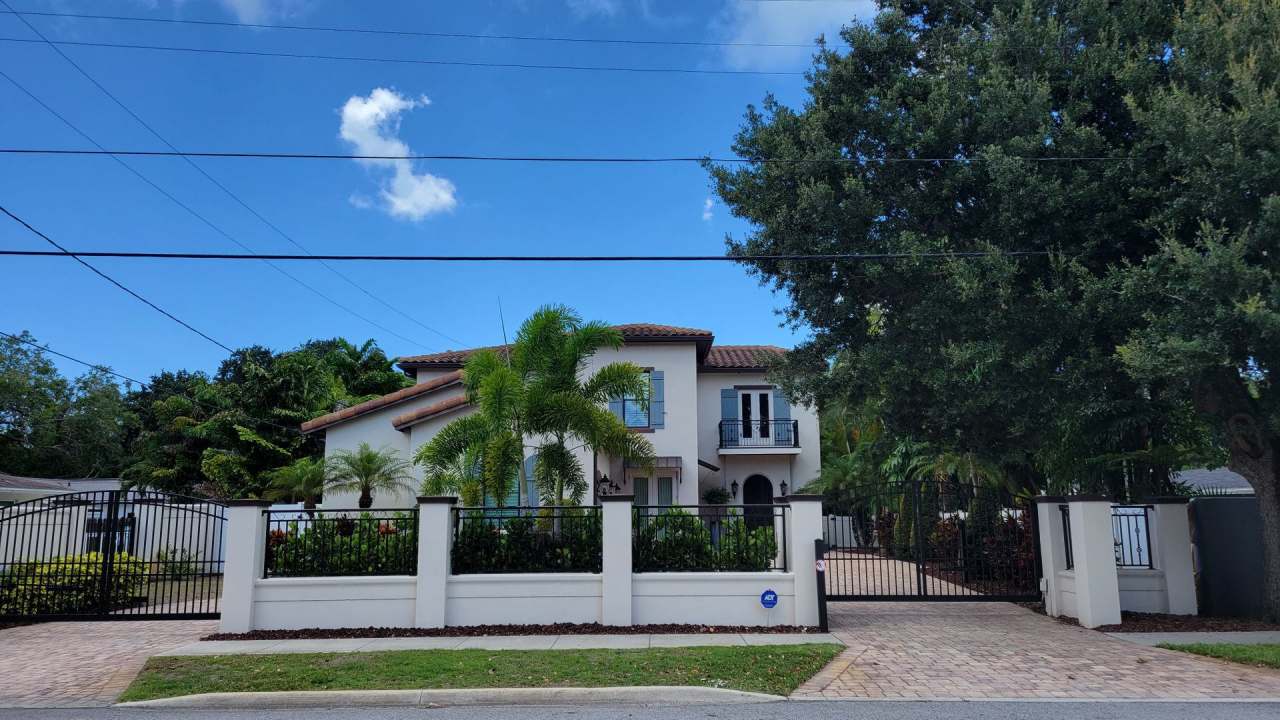 Seasonal stunning 5/5 pool home west of trail near Siesta Key!